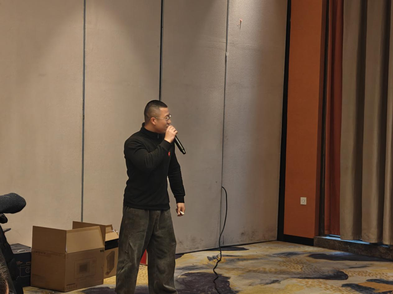 销售主管张镇选